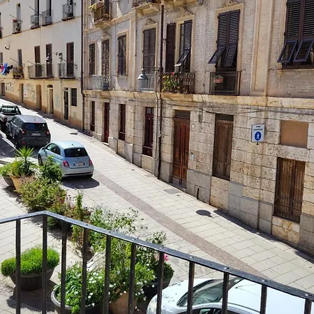 Two Charming House カリアリ