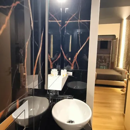 ゲストハウス Two Charming House